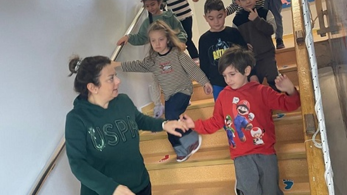 06 Şubat Çök Kapan Tutun ve Tahliye Tatbikatı